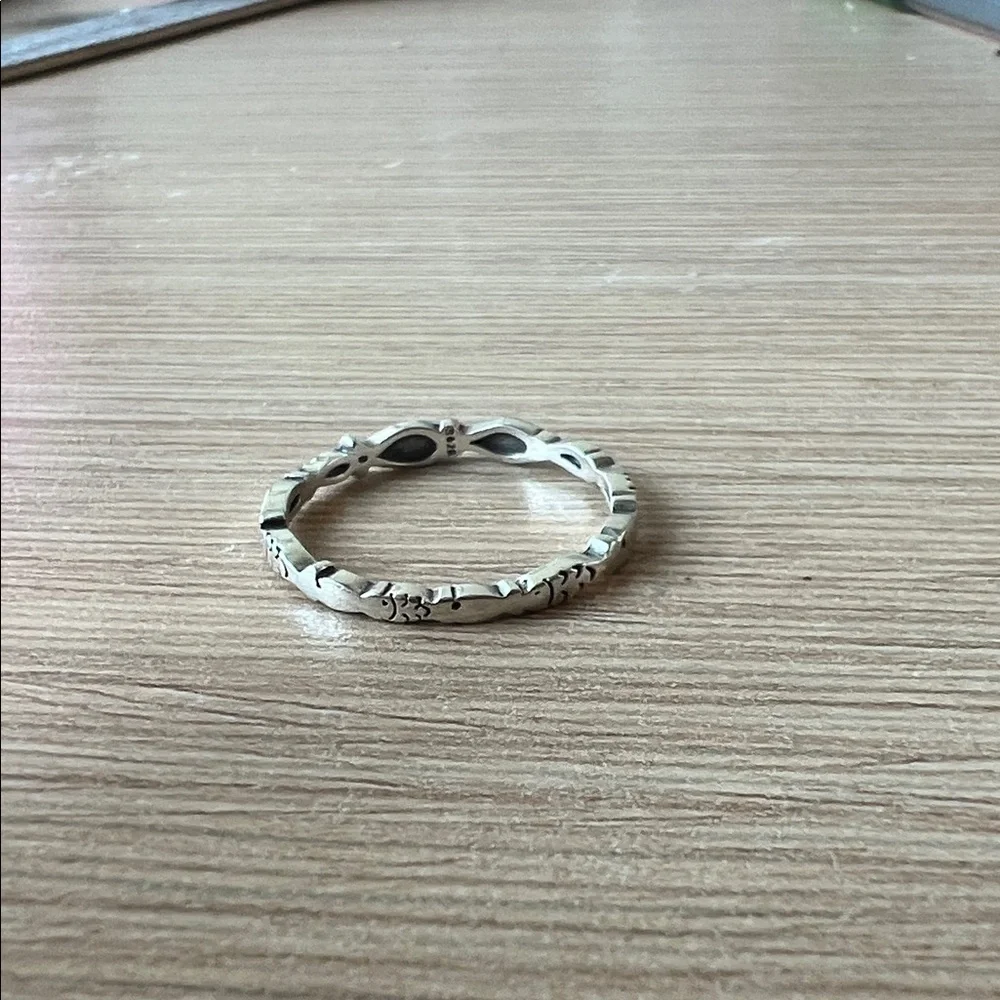 Fish Patterned Women's Ring - Picture 2 of 2